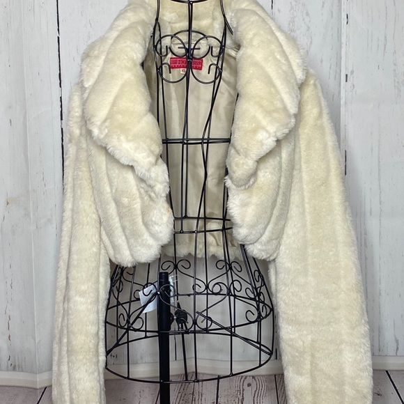 Fuzzy Warm Jacket - Picture 10 of 14